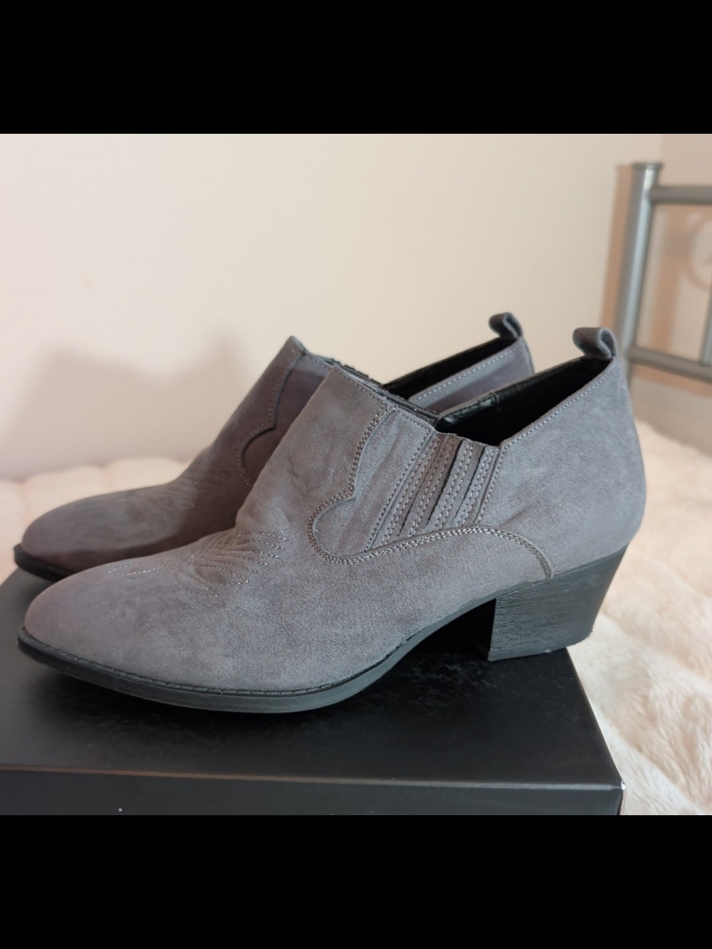 CL By Laundry Gray Western Style Ankle Booties Sz 9.5